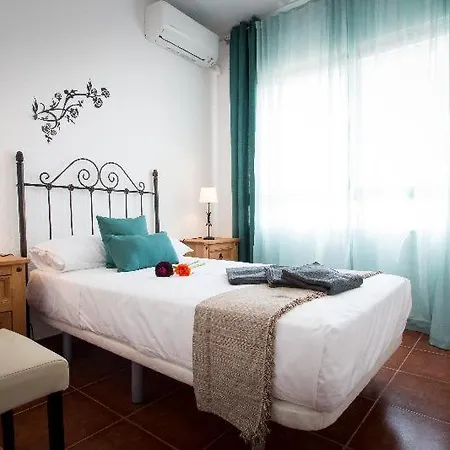 Holidays2torremolinos De 3 Con Terraza Y Piscina Comunitaria Torremolinos