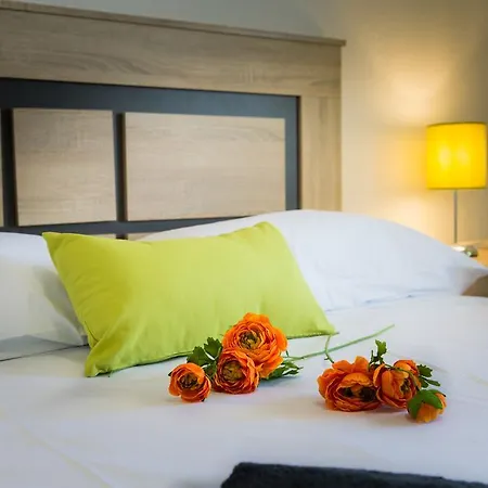 Holidays2torremolinos De 3 Con Terraza Y Piscina Comunitaria * Torremolinos