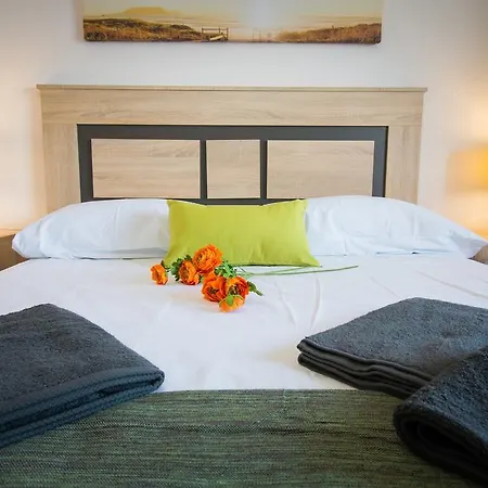 Holidays2torremolinos De 3 Con Terraza Y Piscina Comunitaria Апартаменти Торремолінос