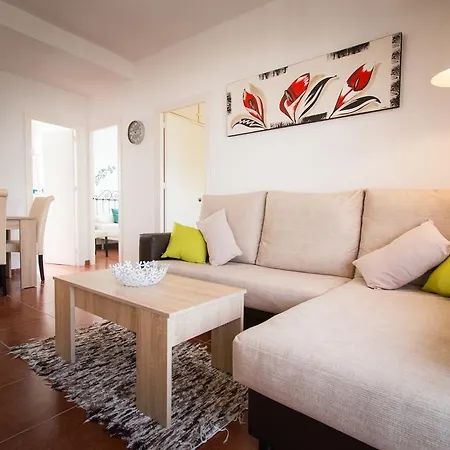 Holidays2torremolinos De 3 Con Terraza Y Piscina Comunitaria トレモリノス