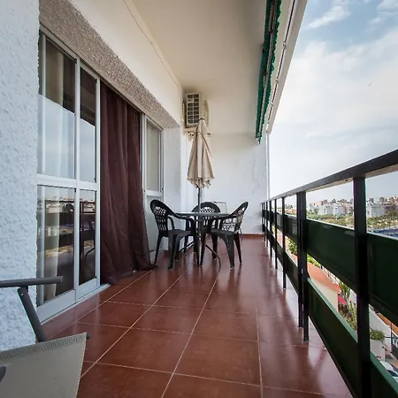 Holidays2torremolinos De 3 Con Terraza Y Piscina Comunitaria アパート