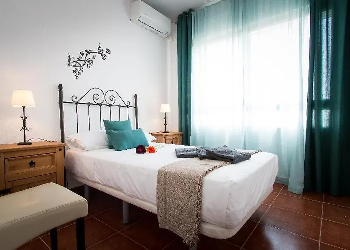 Holidays2torremolinos De 3 Con Terraza Y Piscina Comunitaria Torremolinos