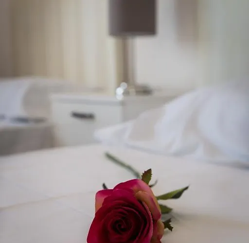 Holidays2torremolinos De 3 Con Terraza Y Piscina Comunitaria *