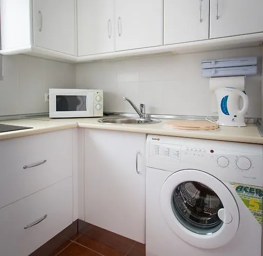 Holidays2torremolinos De 3 Con Terraza Y Piscina Comunitaria *