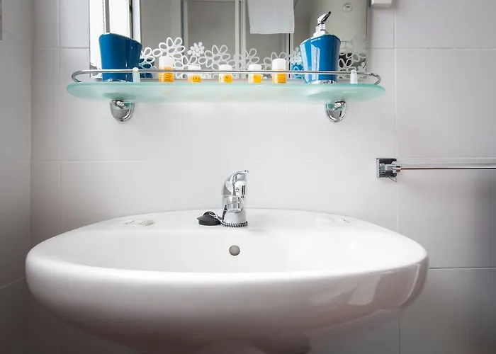 Holidays2torremolinos De 3 Con Terraza Y Piscina Comunitaria * Torremolinos