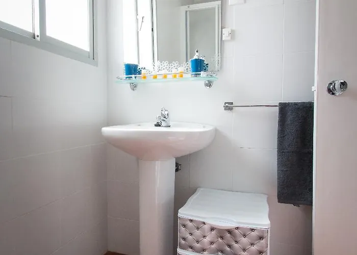 Holidays2torremolinos De 3 Con Terraza Y Piscina Comunitaria *