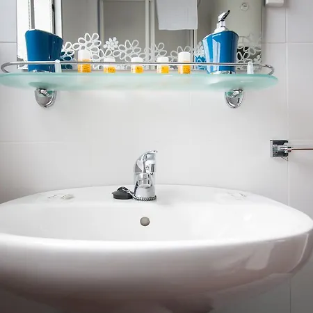 Holidays2torremolinos De 3 Con Terraza Y Piscina Comunitaria * Torremolinos