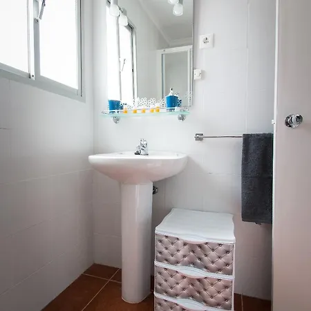 Holidays2torremolinos De 3 Con Terraza Y Piscina Comunitaria *