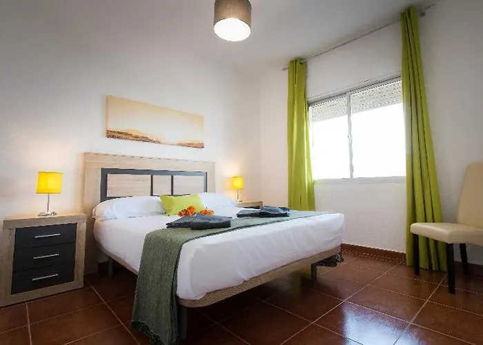 Holidays2torremolinos De 3 Con Terraza Y Piscina Comunitaria *