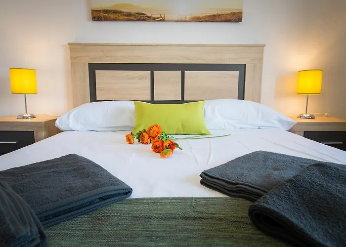 Holidays2torremolinos De 3 Con Terraza Y Piscina Comunitaria Διαμέρισμα Τορρεμολίνος