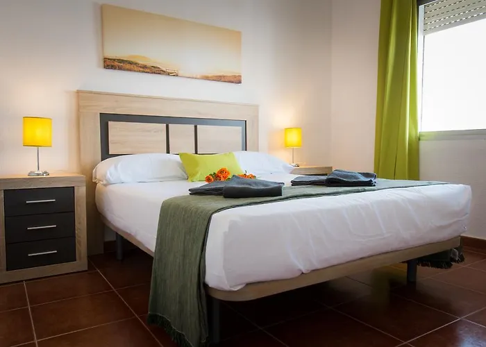 Holidays2torremolinos De 3 Con Terraza Y Piscina Comunitaria *